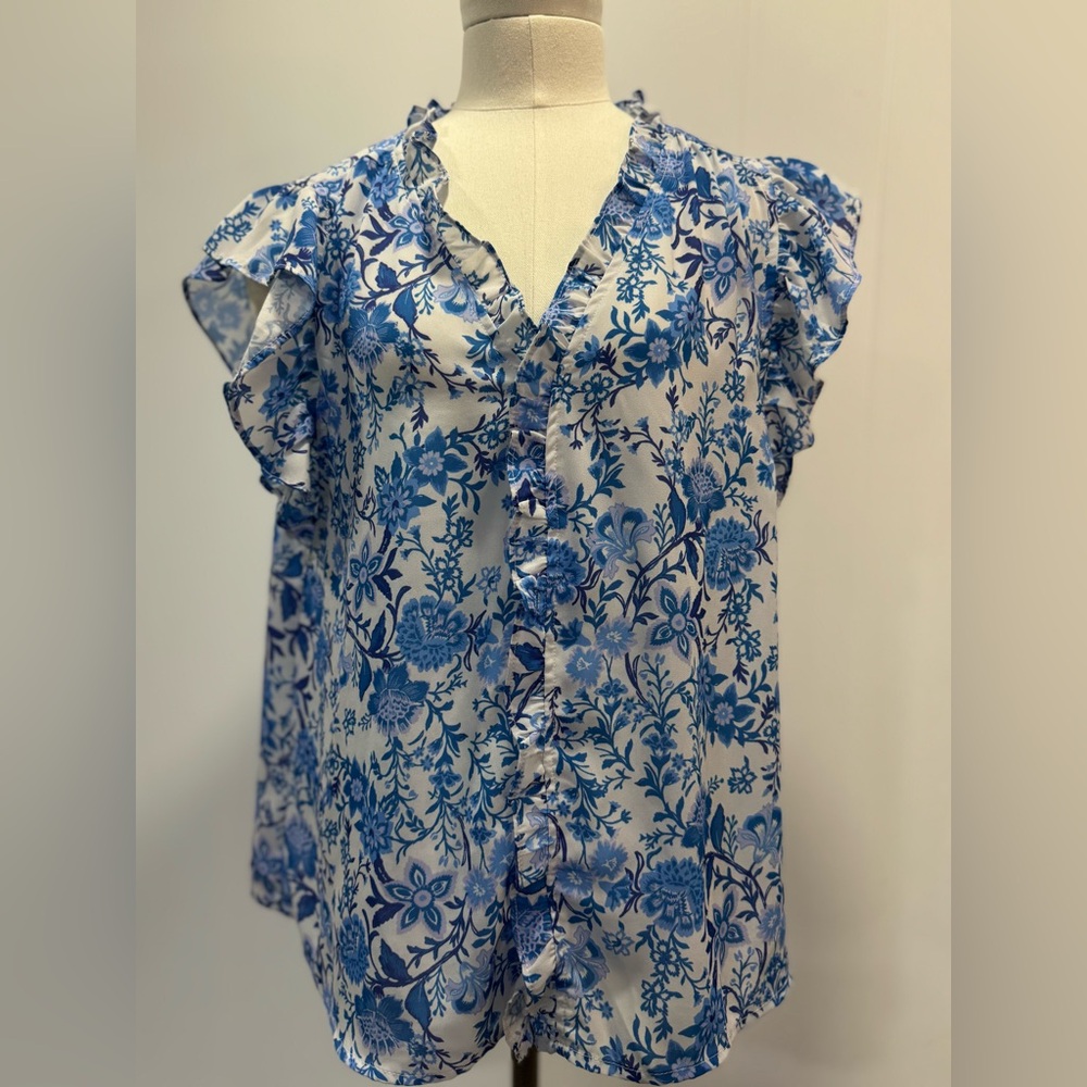 Voy Floral Blue Women's Top Sz Small like new